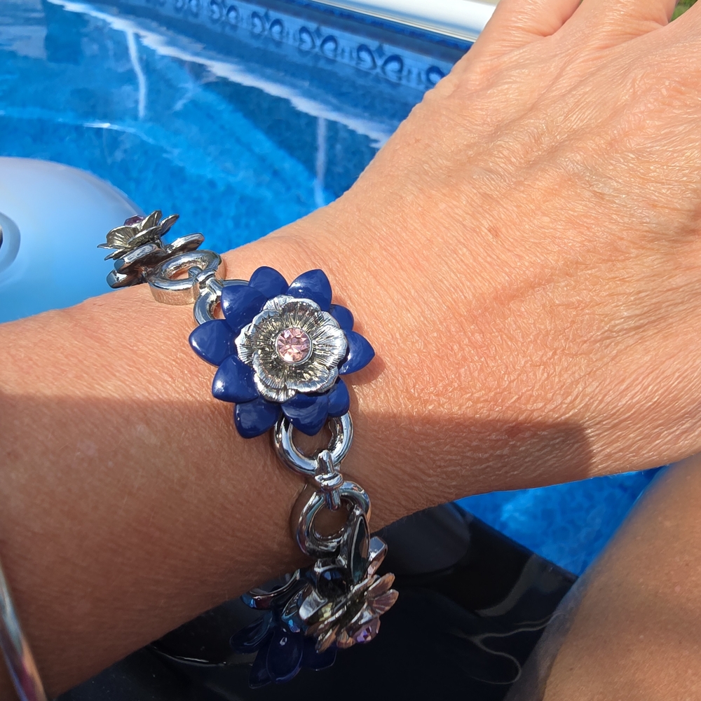 Floral Metal Bracelet - Picture 3 of 10